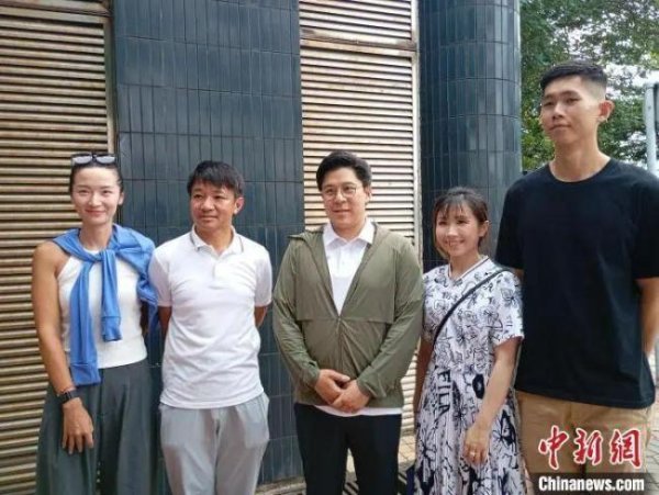谋略天下 霍震霆赞山东舰访港直呼好震撼 增强国民身份认同